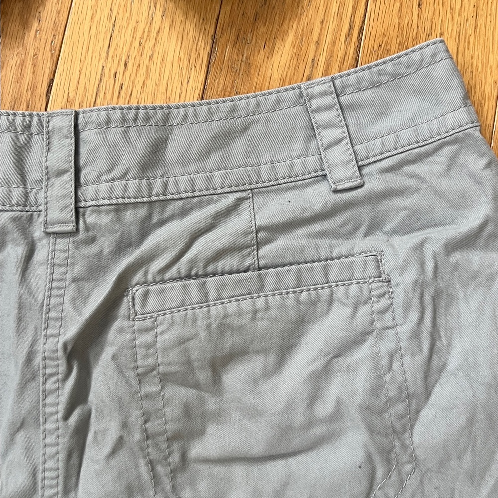 LOFT Light French Gray Women's Cargo Shorts w/ Puckered Pockets & Cuffs Sz 6 & 8 - Picture 10 of 10